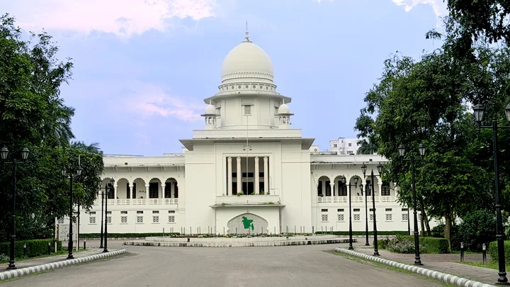 সুপ্রিম কোর্টের সামনে ককটেল বিস্ফোরণে