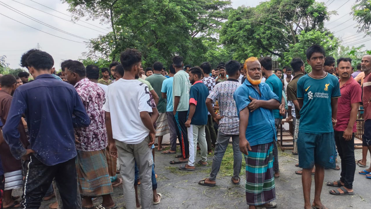 বাসচাপায় কৃষক নিহত, রংপুর-দিনাজপুর মহাসড়ক অবরোধ