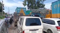 ঢাকা-চট্টগ্রাম মহাসড়কে ৪২ কিলোমিটার যানজট