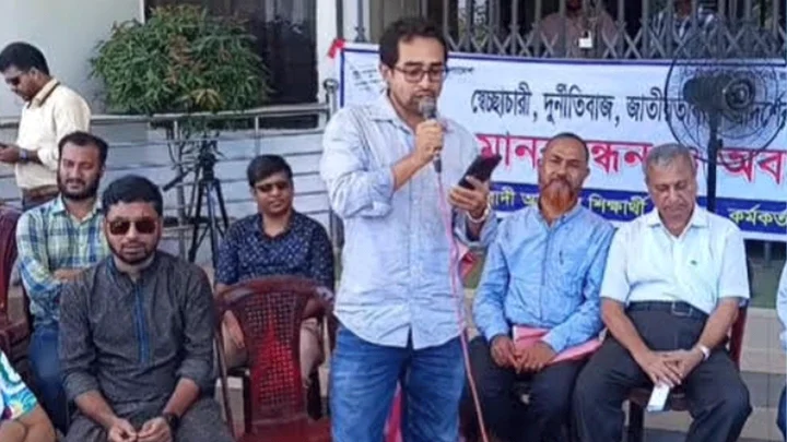 সিকৃবির উপাচার্যের অপসারণ দাবিতে চতুর্থ দিনের আন্দোলনে ছাত্রদলের একাত্মতা