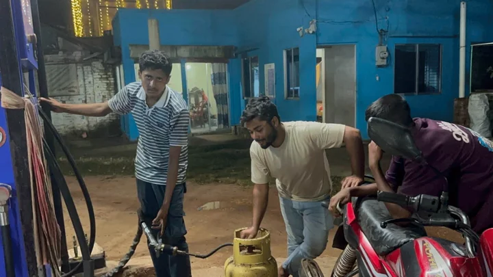 ফটিকছড়িতে পাম্পেই রিফিল হচ্ছে রান্নার সিলিন্ডার, বাড়ছে ঝুঁকি