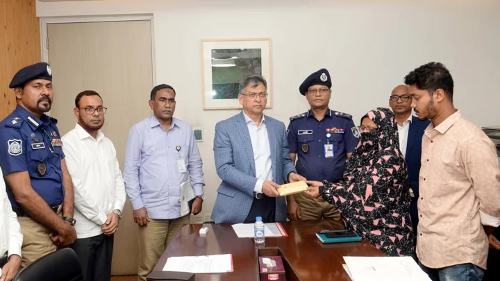 সাভারে এসআই আলতাফ হত্যা: জড়িতদের দ্রুত গ্রেপ্তারের নির্দেশ স্বরাষ্ট্রমন্ত্রীর