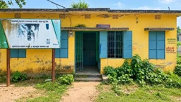 জরাজীর্ণ ভবনে চলছে স্বাস্থ্যসেবা কার্যক্রম, আতঙ্কে রোগী-স্বাস্থ্যকর্মীরা