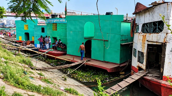 ১২০ টাকায় রাত কাটানোর ভাসমান হোটেল, ঢাকার যেখানে এই সুযোগ
