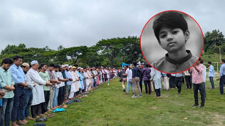 কুমিল্লা বিশ্ববিদ্যালয়ে অপ্রতিমের প্রথম জানাজা সম্পন্ন