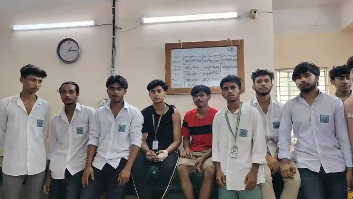 হোমনা সরকারি কলেজের শিক্ষার্থীদের ওপর বহিরাগতদের হামলা, আহত ৭