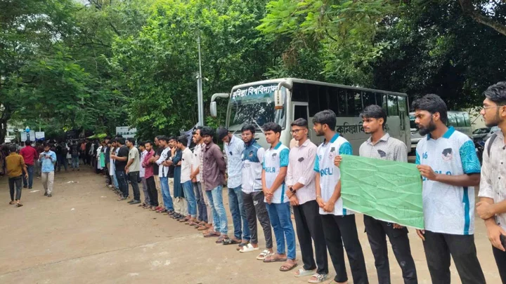 অপ্রতিম হত্যার বিচার দাবিতে কুবিতে মৌন মিছিল
