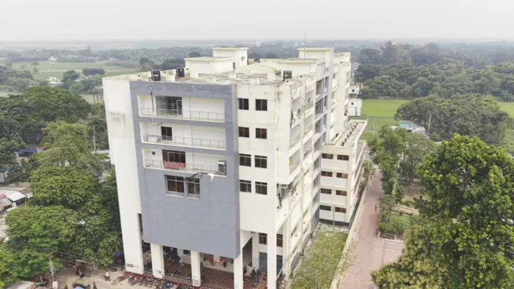 আটতলা ভবনে মোবাইল নেটওয়ার্ক নেই, বিপাকে রোগী-চিকিৎসক