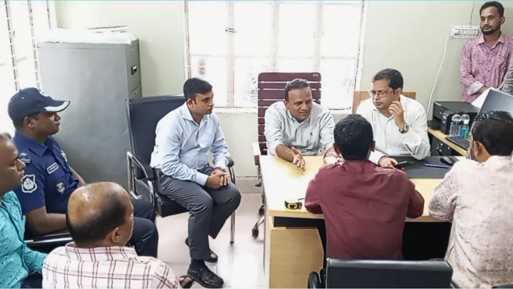 হাসপাতালের জীর্ণদশা দেখে ক্ষোভ নৌপরিবহন প্রতিমন্ত্রীর 