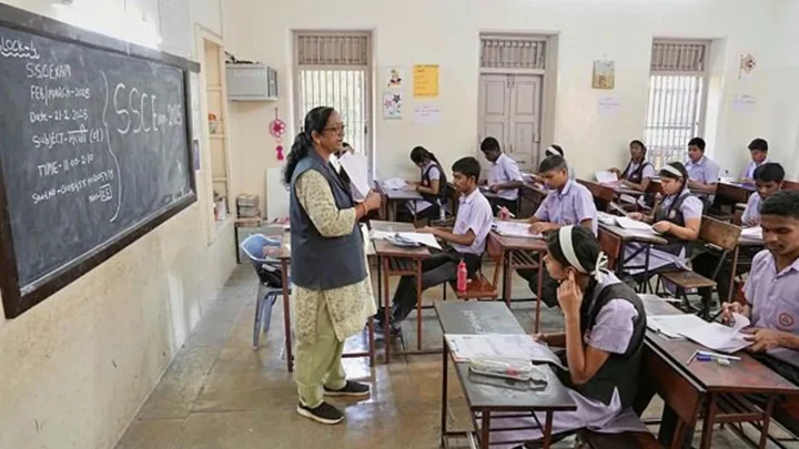 ‘ধর্মীয় আগ্রাসন’ ঠেকাতে দেবীদের থেকে তরবারি পেয়েছিলেন রাজারা