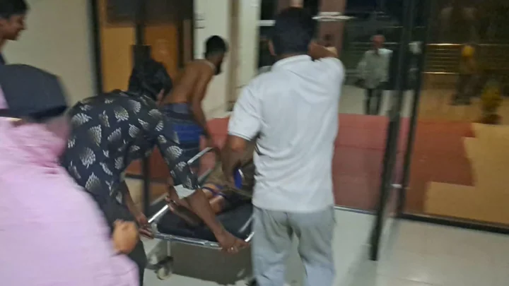 বাগ্বিতণ্ডার মধ্যেই শাবল দিয়ে বাবাকে আঘাত করল ছেলে