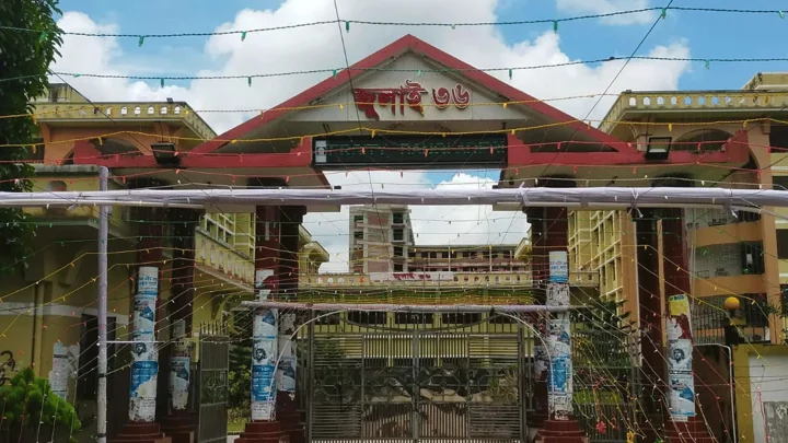 সহপাঠীদের গোপন ছবি প্রেমিককে পাঠাতেন ইবি ছাত্রী, হল থেকে বহিষ্কারসহ তদন্তে কমিটি