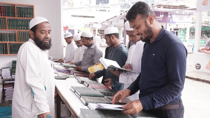 ইসলামি বইমেলায় মিলছে ৬০ শতাংশ পর্যন্ত ছাড়