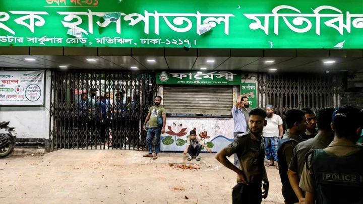 রোগীর মৃত্যু ঘিরে মতিঝিল ইসলামী হাসপাতালে হামলা-ভাঙচুর, আহত ২০