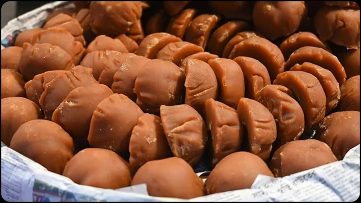 খাঁটি গুড় চিনুন ৫ উপায়ে