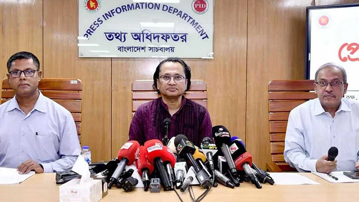 মুক্তিযোদ্ধার দাফনে বাধার পরিণতি তারা ভোগ করবে: উপদেষ্টা জাহেদ