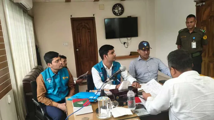 কেরানীগঞ্জে বিআরটিএ অফিসে দুদকের অভিযান
