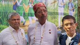 ৫৬ বছর পর স্কুলের টানে কলকাতা থেকে এলেন তিন বন্ধু