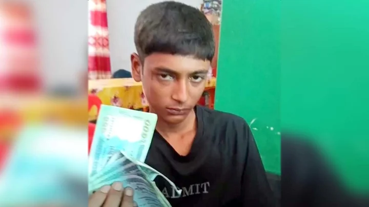 শ্যামনগরে জাল টাকা দিয়ে পণ্য কেনার সময় কিশোর আটক