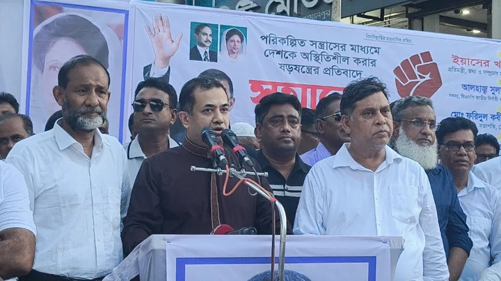 অনলাইনে হুংকার নয়, দেশে এসে বিচারের মুখোমুখি হন: তথ্য প্রতিমন্ত্রী