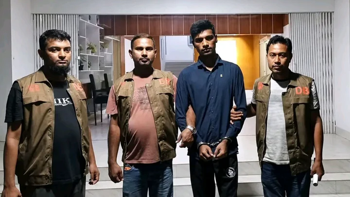 ভারতীয় তরুণীর ব্যক্তিগত ছবি-ভিডিও ছড়িয়ে দেওয়ার অভিযোগে জামালপুরে যুবক গ্রেপ্তার