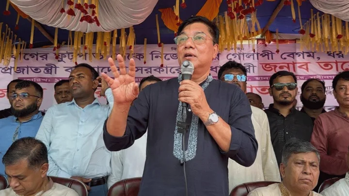 হাসিনা ৩১ ডিসেম্বর কেন, কালকেই আসুন—হাতকড়া দিয়ে রিসিভ করব: বিমানমন্ত্রী