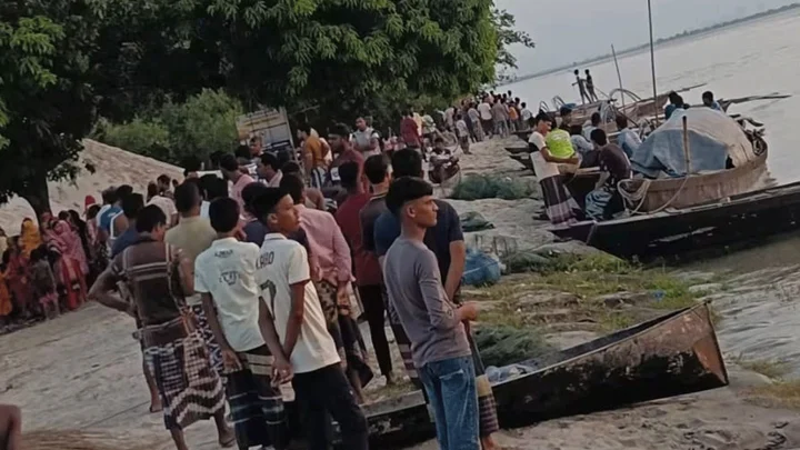 চাঁপাইনবাবগঞ্জে পদ্মায় নৌকাডুবি, নিখোঁজ ৯