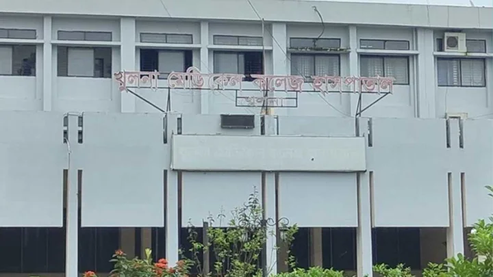 শয্যার সাড়ে পাঁচ গুণ রোগী, ডেঙ্গুর চাপে হিমশিম খুলনার হাসপাতাল