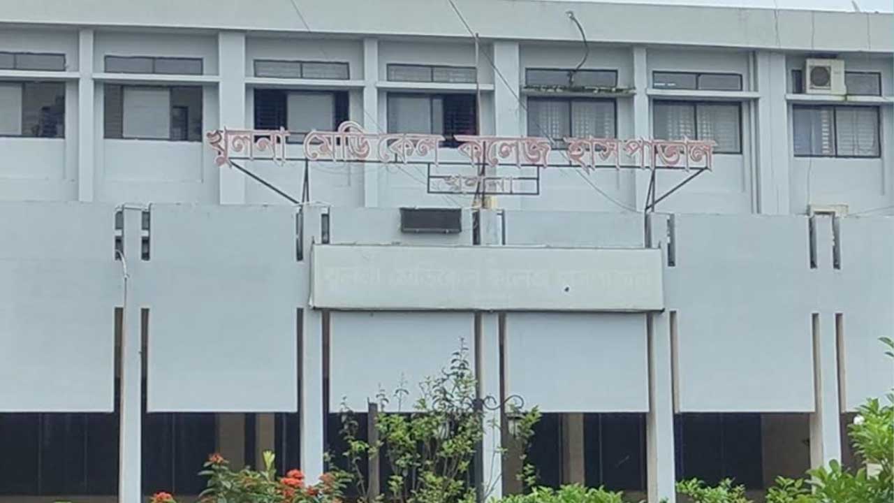 শয্যার সাড়ে পাঁচ গুণ রোগী, ডেঙ্গুর চাপে হিমশিম খুলনার হাসপাতাল