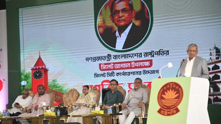 সরকার ও বিরোধী দলের দায়িত্ব গণতন্ত্রকে ধরে রাখা: রাষ্ট্রপতি