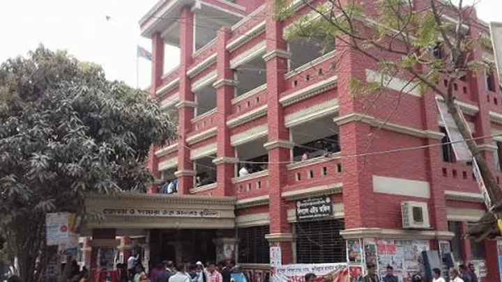 কুমিল্লায় আদালত চত্বর থেকে হাতকড়াসহ আসামি পলাতক