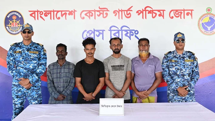 সুন্দরবনে সম্রাট বাহিনীর হাতে জিম্মি থাকা চার জেলে উদ্ধার