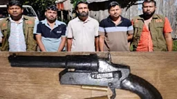 যশোরে শুটারগান-গুলিসহ তিনজন আটক