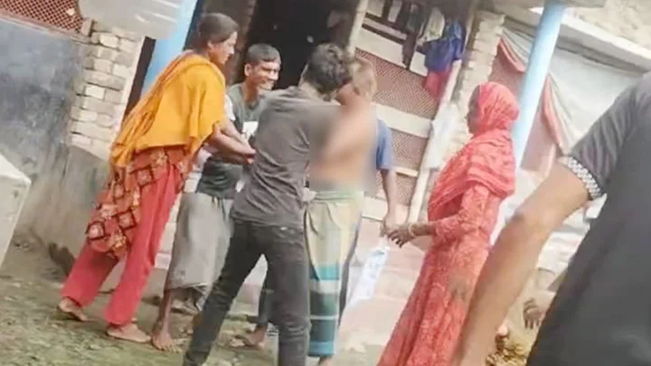বাবার লাশ রেখে ২ ভাইয়ের মারামারি, পুলিশের সহায়তায় দাফন