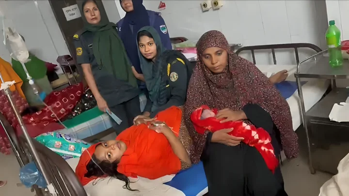 অন্তঃসত্ত্বা হাজতিকে নেওয়া হচ্ছিল হাসপাতালে, অ্যাম্বুলেন্সেই সন্তান প্রসব
