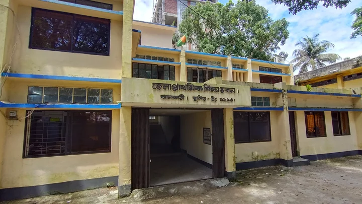 প্রধান শিক্ষক ছাড়াই চলছে ঝালকাঠির ১২৫ প্রাথমিক বিদ্যালয়