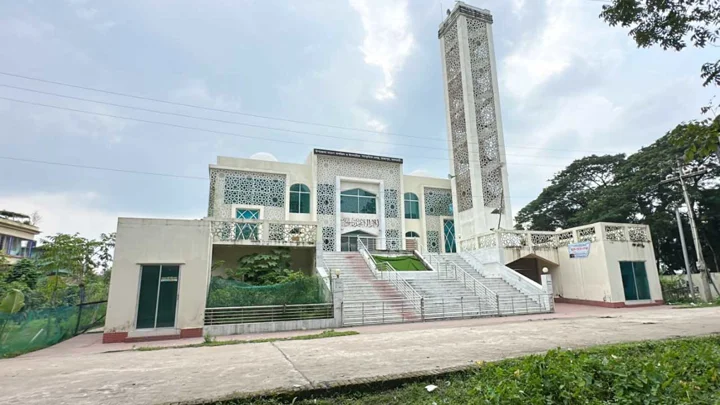 সাতদিন ধরে বিদ্যুৎহীন রাজাপুর মডেল মসজিদ, ওজুর পানিও বন্ধ