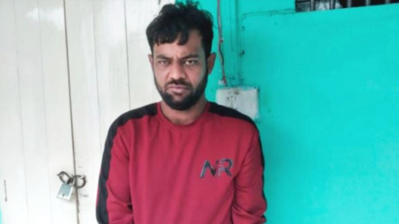 ধর্ষণচেষ্টাকালে দায়ের কোপে ১৪ মামলার আসামি নিহত