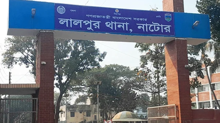নাটোরে সড়ক দুর্ঘটনায় প্রাণ গেল মাদ্রাসা শিক্ষার্থীর