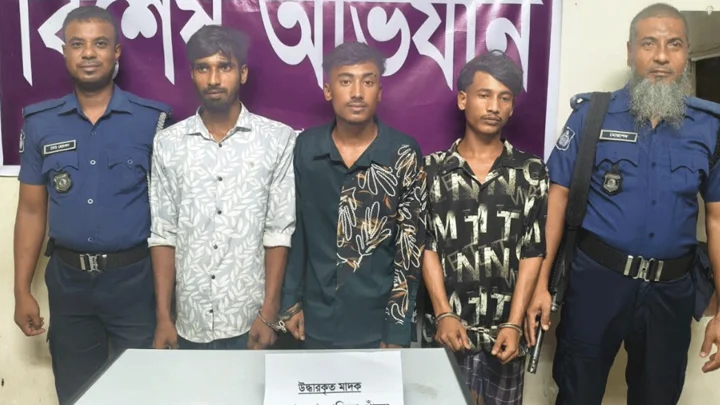 নোয়াখালীতে মাদকবিরোধী অভিযানে গ্রেপ্তার ৯