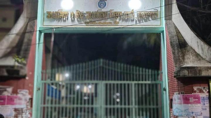 রাতে ২৭ শিক্ষক দিয়ে এসএসসির খাতা যাচাই, ফল পরিবর্তনের অভিযোগ