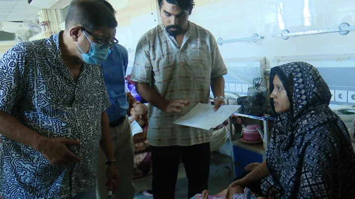 হঠাৎ হবিগঞ্জ হাসপাতালে স্বাস্থ্যমন্ত্রী, অনুপস্থিত ফার্মাসিস্টকে বদলি