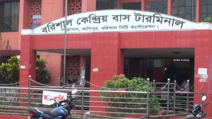 বরিশালে ১০ ঘণ্টা পর বাস চলাচল স্বাভাবিক
