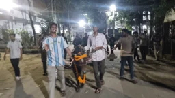 পশু জবাইয়ে নিষেধাজ্ঞার প্রতিবাদে জবিতে গরু নিয়ে শিক্ষার্থীদের মিছিল