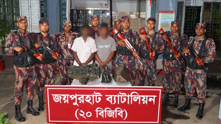 পাঁচবিবিতে ৮৯ লাখ টাকার কষ্টিপাথরের মূর্তি উদ্ধার, আটক ২