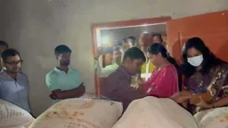 কৃষকের বাড়ি থেকে অবৈধভাবে মজুত করা ৫৪ বস্তা সার জব্দ