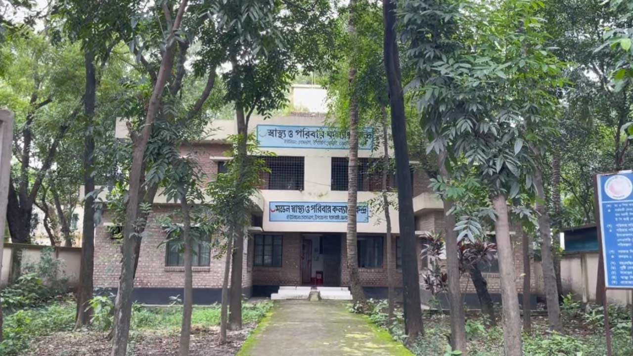 ধামরাইয়ের ৯ উপ-স্বাস্থ্যকেন্দ্র নিজেই যেন ‘রোগী’, জরাজীর্ণ ভবনে ঝুঁকিপূর্ণ সেবা