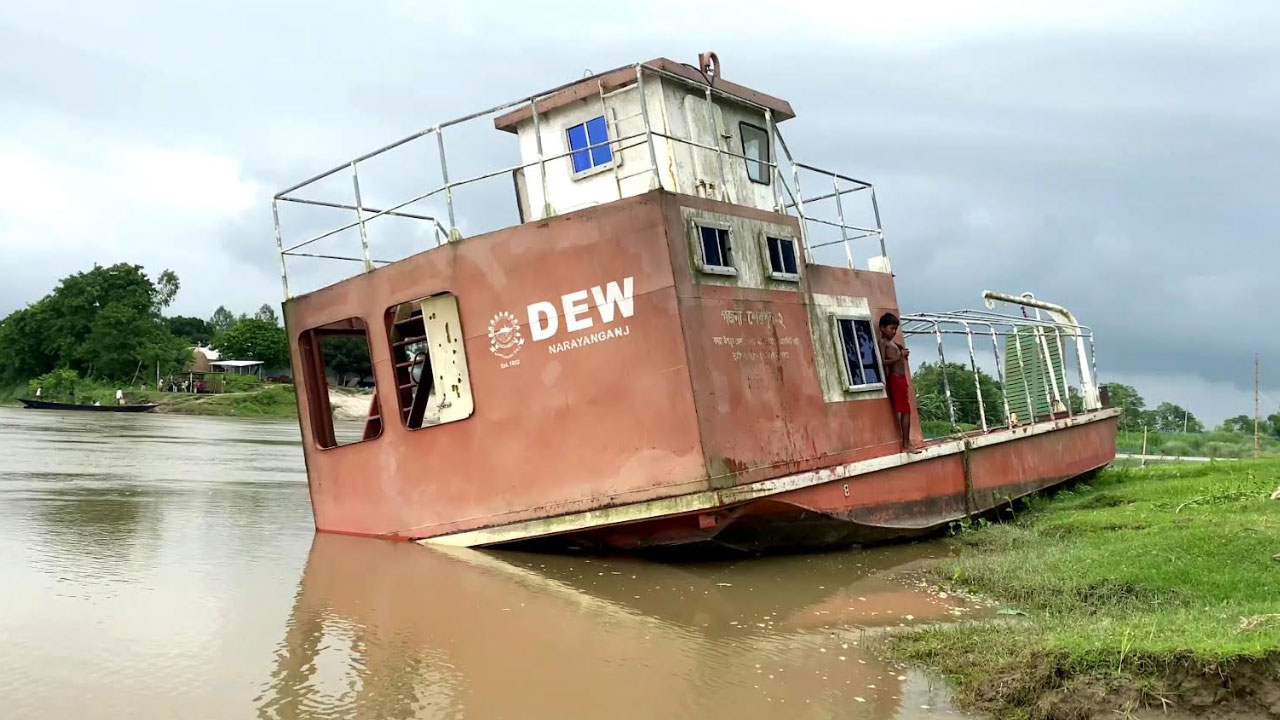 অযত্নে নষ্ট হচ্ছে কোটি টাকার রেসকিউ বোট, উধাও যন্ত্রাংশ