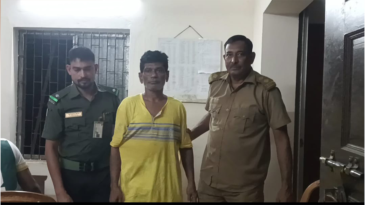 জাবিতে গাঁজাসহ বহিরাগত আটক, একাধিক কর্মচারীর সম্পৃক্ততার অভিযোগ