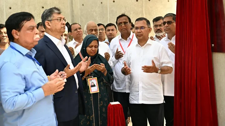 ওসমানী উদ্যানে জুলাই স্মৃতিস্তম্ভ উদ্বোধন করলেন প্রধানমন্ত্রী